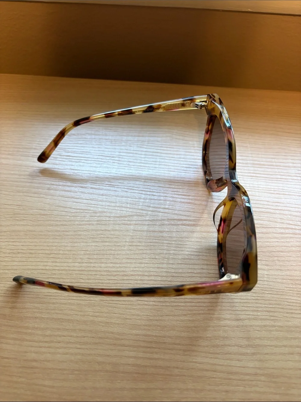 Diff Eyewear Tortoise Frame Sunglasses with Pink Mirrored Lenses